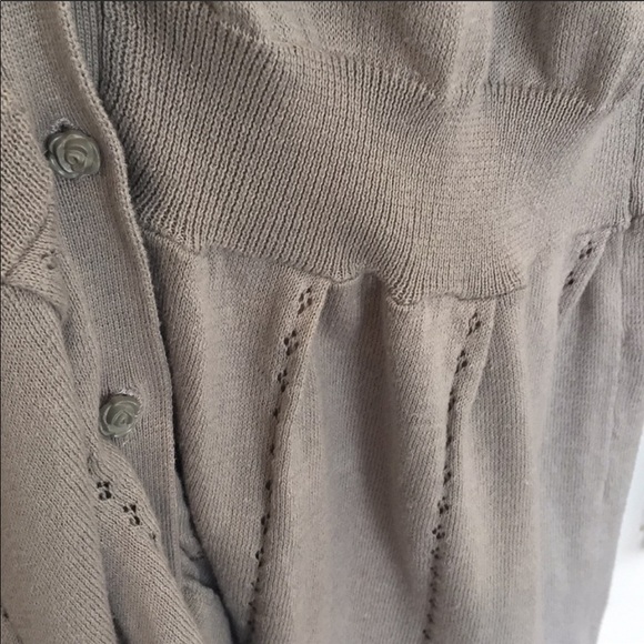 Like New adorable gray button up knit sweater M - Picture 3 of 4